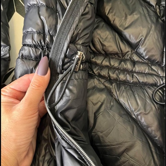 BCBG packable lightweight down puffer - Picture 4 of 8